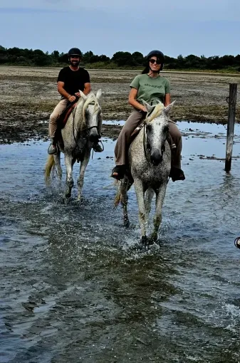 Balade à cheval pour la Saint-Valentin aux Saintes-Maries-de-la-Mer, Saintes-Maries-de-la-Mer, Promenade à Cheval La Cavale